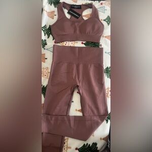 NWT women’s 2 piece active wear set-medium
